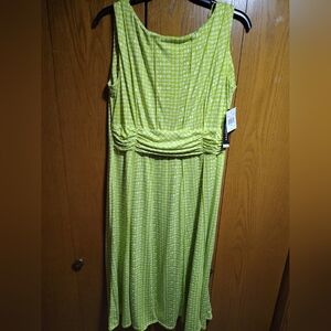 Perceptions dress size XL, green with geometric design in white